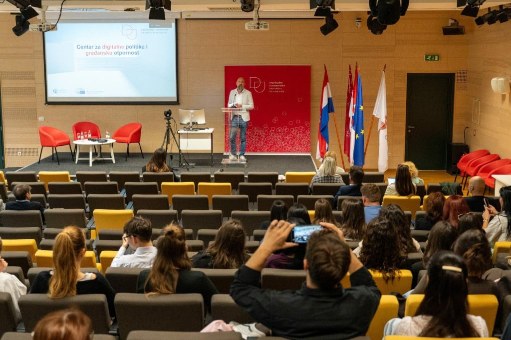 <p>Predstavljen Centar za digitalne politike i građansku otpornost: umjetna inteligencija, povjerenje u medije i položaj novinara u fokusu</p>