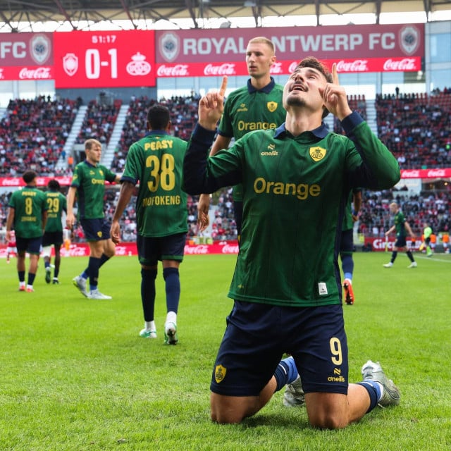 <p>Union SG&lsquo;s German forward #09 Mateo Biondic celebrates after scoring his team&lsquo;s first goal during the Belgian &rdquo;Pro League&rdquo; First Division football match between Royal Antwerp and Royale Union Saint-Gilloise at Bosuilstadion in Antwerp on September 20, 2026. (Photo by VIRGINIE LEFOUR/BELGA/AFP)/Belgium OUT</p>