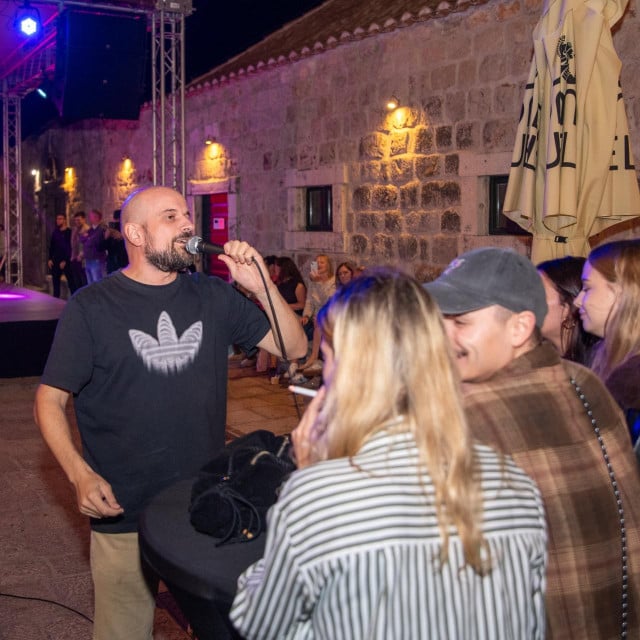<p>Dubrovnik, 091026.<br>
Koncert Vojka V. na street food festivalu Foodravanje u Lazaretima.<br>