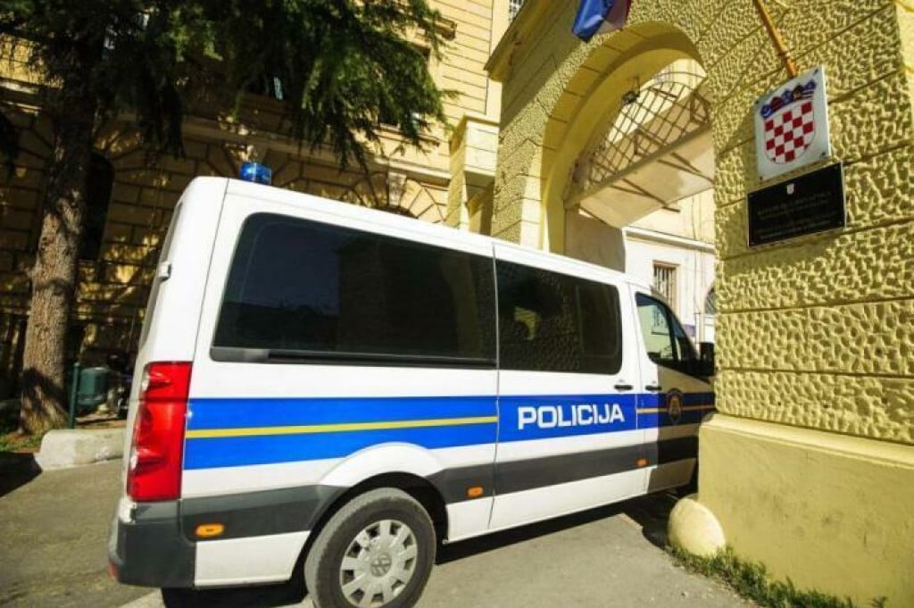 <p>75 godi&scaron;njak je predan pritvorskom nadzorniku</p>