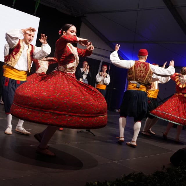 <p>U Prodvorju je održana međunarodna smotra folklora &rdquo;Đe tradicija živi&rdquo;</p>