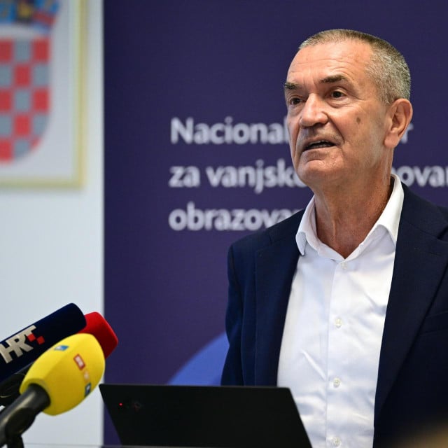 <p>Braneći svoje nekvalificirano mi&scaron;ljenje,&nbsp; Filipović je jednako tako mogao otpisati svaku zadaću ikada napisanu u osnovnoj i srednjoj &scaron;koli</p>