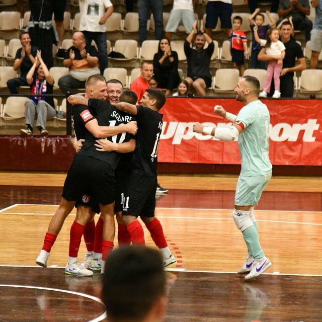 <p>MNK Square Dubrovnik osvojio je vrijedan bod na gostovanju kod Hajduka u Splitu, odigrav&scaron;i 3:3 u susretu trećeg kola SuperSport HMNL</p>