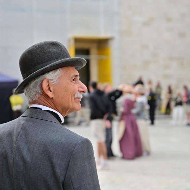 <p>Dubrovnik, 121026.<br>
U gradu pocinje snimanje britanske povijesne TV serije, a prema nesluzbenim informacijama, rijec je o novoj seriji The Portrait of a Lady, adaptaciji istoimenog romana Henryja Jamesa.<br>