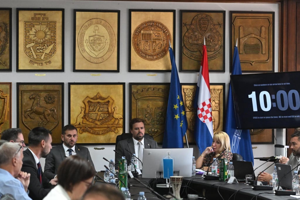 <p><br>
&nbsp;</p>