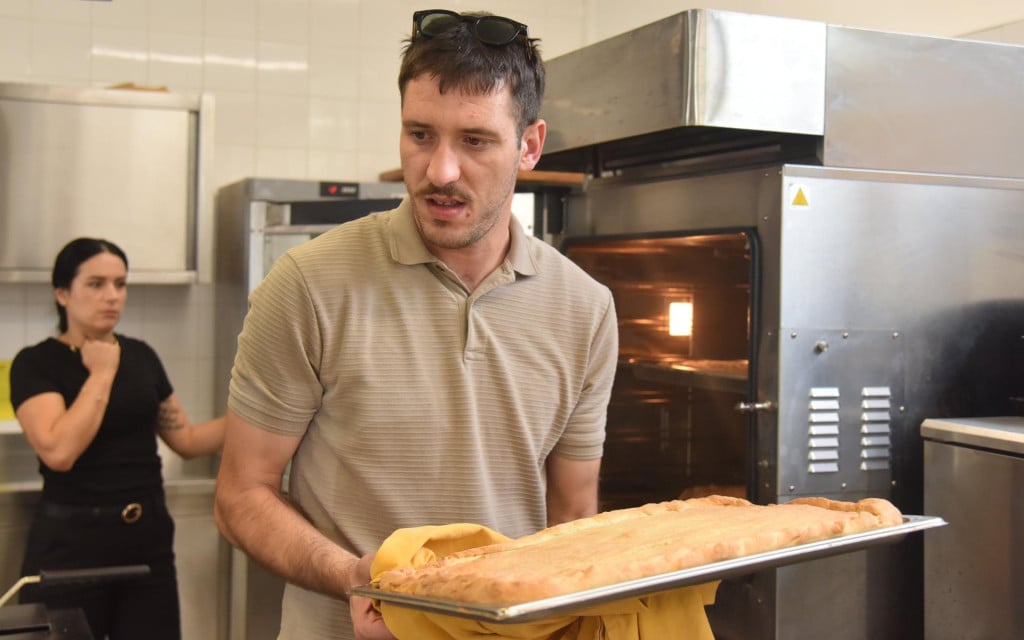 <p>Pobjednik u kategoriji komi&scaron;ke pogače je Ivan Poduje</p>