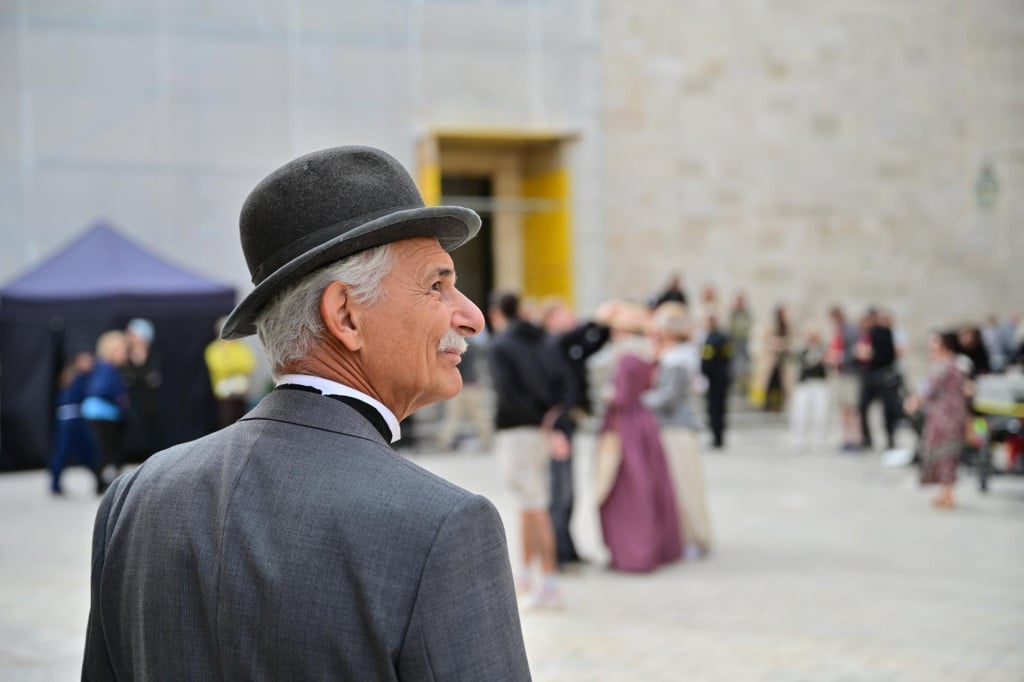 <p>Dubrovnik, 121026.<br>
U gradu pocinje snimanje britanske povijesne TV serije, a prema nesluzbenim informacijama, rijec je o novoj seriji The Portrait of a Lady, adaptaciji istoimenog romana Henryja Jamesa.<br>