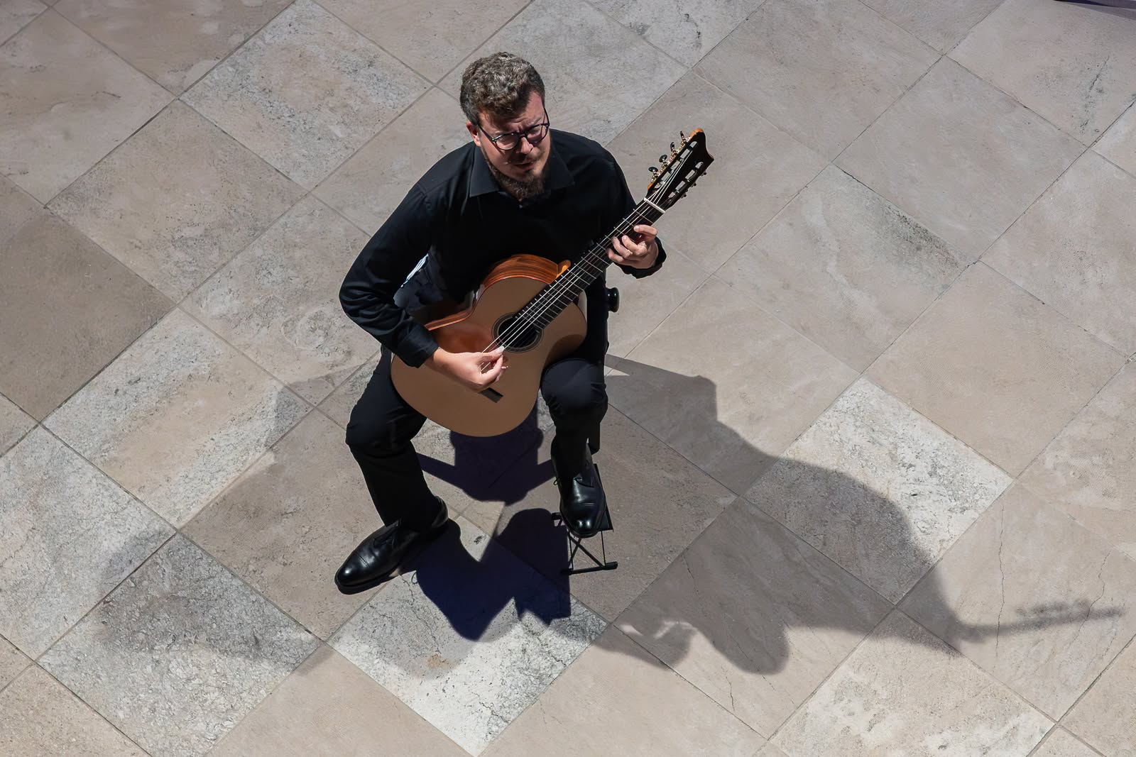 Recital gitarista Srđana Bulata u Kneževom dvoru: Domaća gitaristička literatura s brojnim posvetama u vrhunskim izvedbama