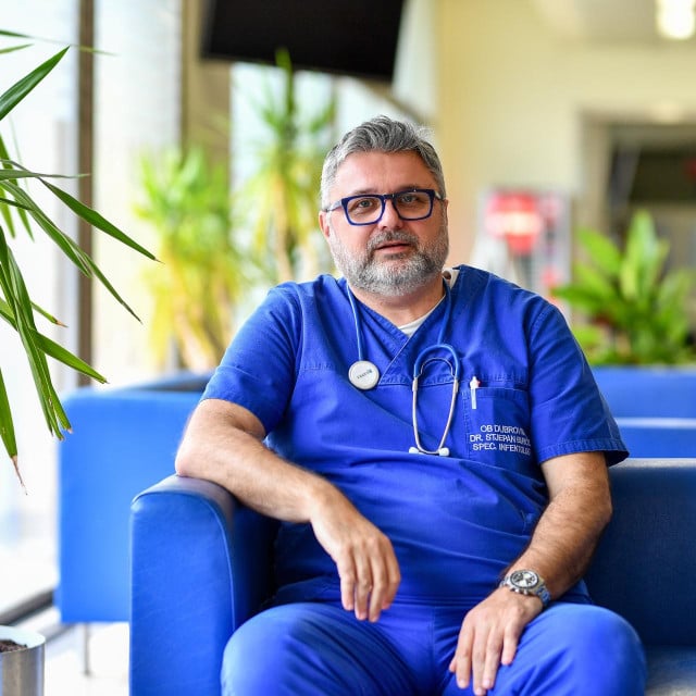 <p>Voditelj odjela za infektologiju i dermatovenerologiju Opće bolnice Dubrovnik dr. Stjepan Đuričić</p>