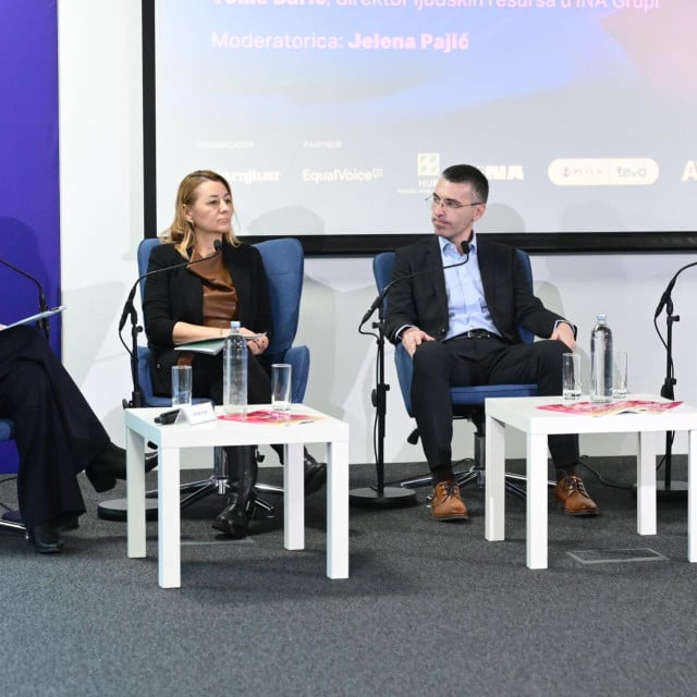<p>Panel &lsquo;Tko je vidljiv, taj postoji&lsquo;, moderatorica Jelena Pajić&nbsp;i Gordana Galović&nbsp;Dupan, Tome Barić, Irena Weber</p>