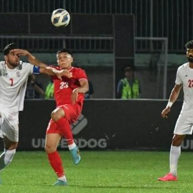<p>Atabaev u duelu s dvojicom iranskih reprezentativaca</p>

<p>&nbsp;</p>