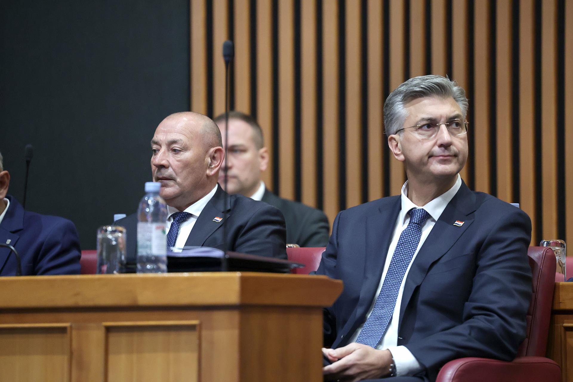 Puhovski: ‘Plenković je bio skandalozan, ovo je 10 puta gore od mucica. Jedna je zastupnica ‘zaljubljena‘ u premijera‘