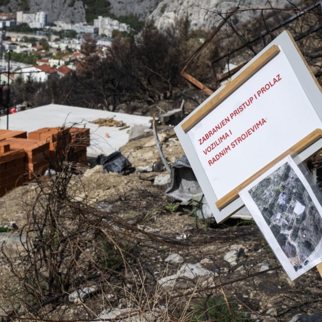 <p>Natpis kojim Slavko Vulić zabranjuje kori&scaron;tenje svog zemlji&scaron;ta u Borku</p>