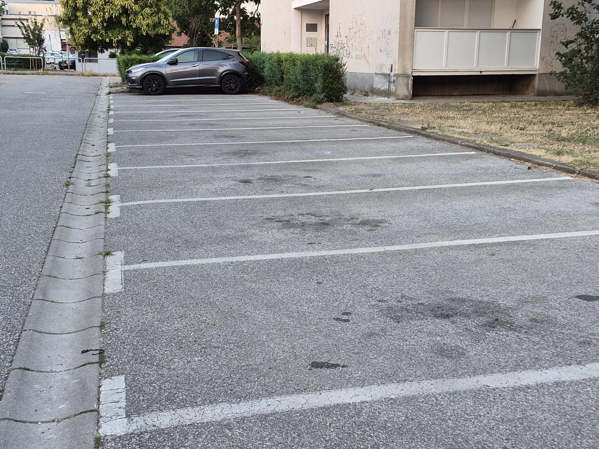Zatvara se dio parkinga u Ulici Ivana Zajca