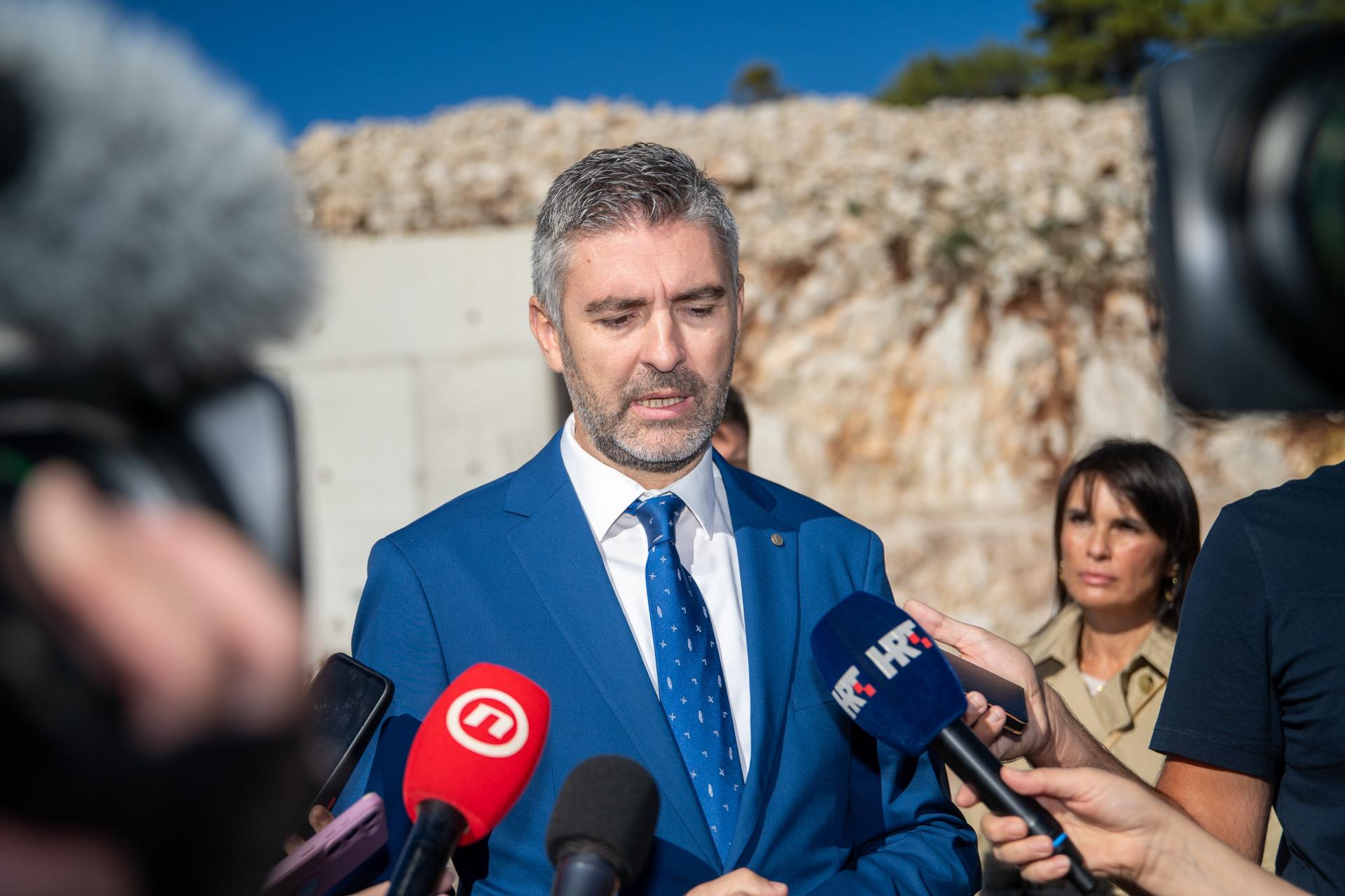 Franković žestoko opleo po Uberu: ‘I dalje krše zakone u Dubrovniku, vozači bez dozvola rade za njih na crno!‘