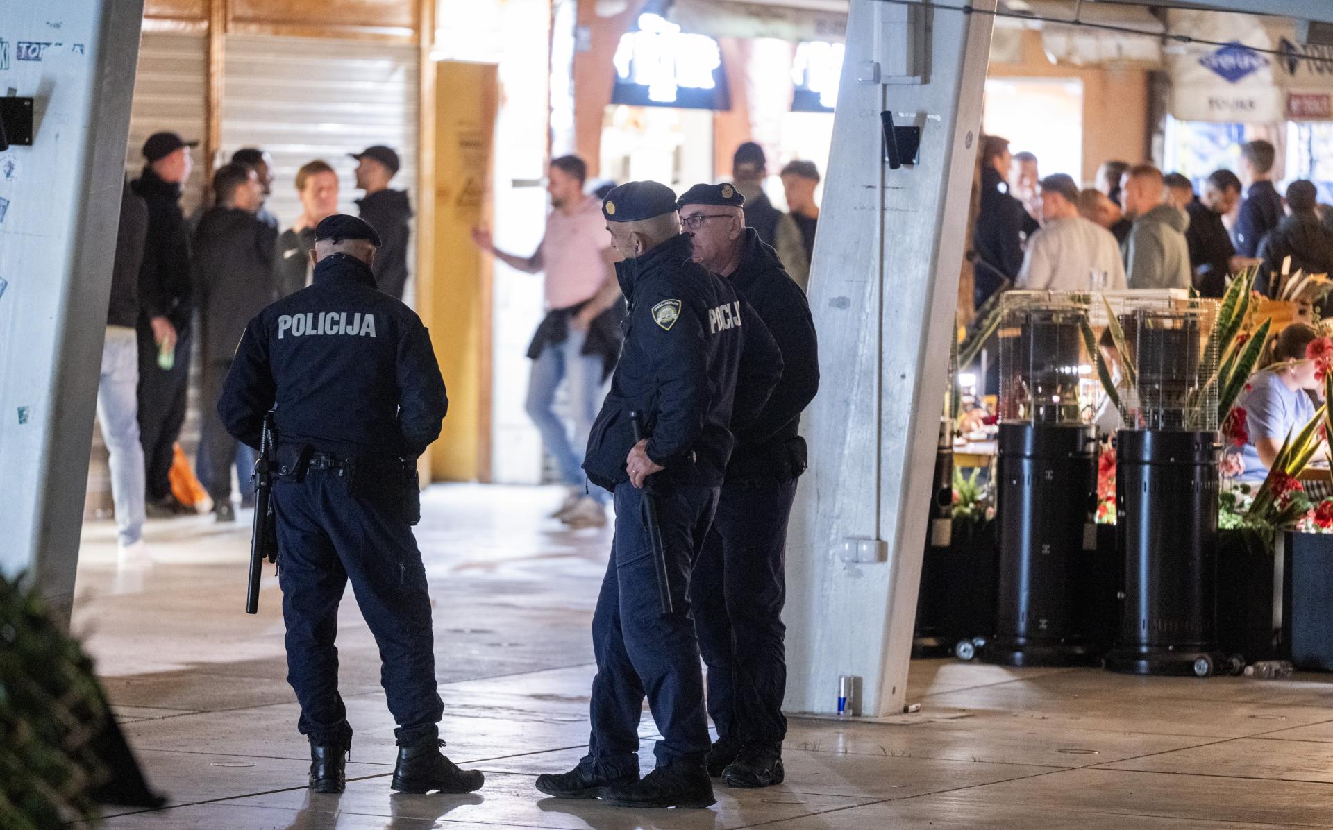 Nakon incidenta između Torcide i navijača Ajaxa oglasila se i policija. Pala su i uhićenja, privedeno čak 57 ljudi