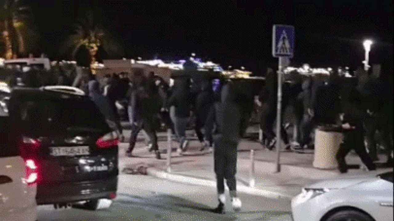 VIDEO 150 torcidaša napalo navijače Ajaxa na Rivi, opsadno stanje u gradu, stižu prve snimke