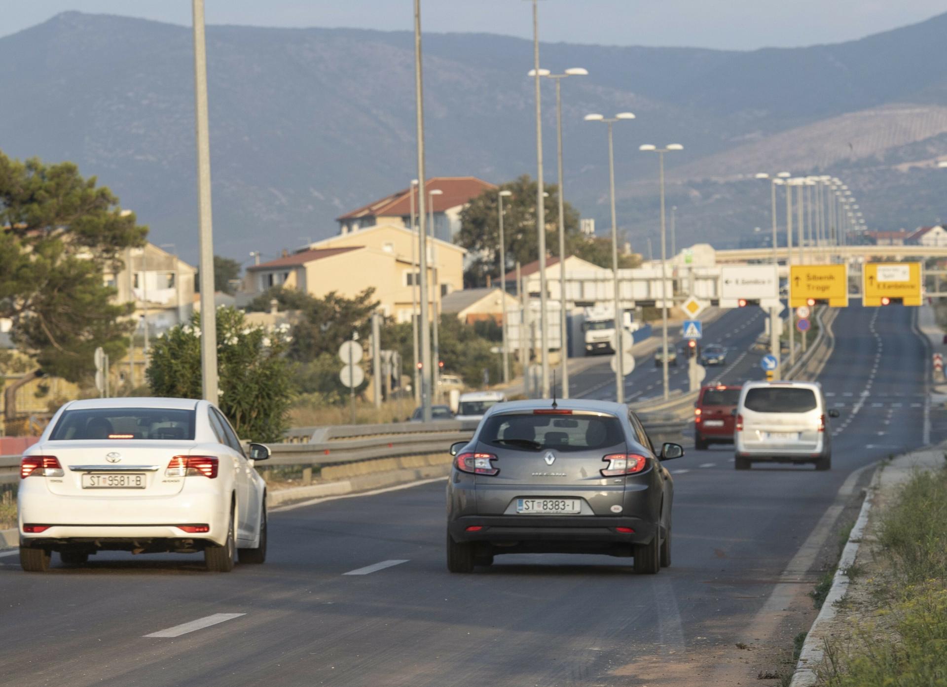 ‘Gonjaj!‘ Traži se vozač kamiona, pomogao ženi u Kaštelima, pa nestao. Nije zapamtila registraciju, ali dobrotu jest