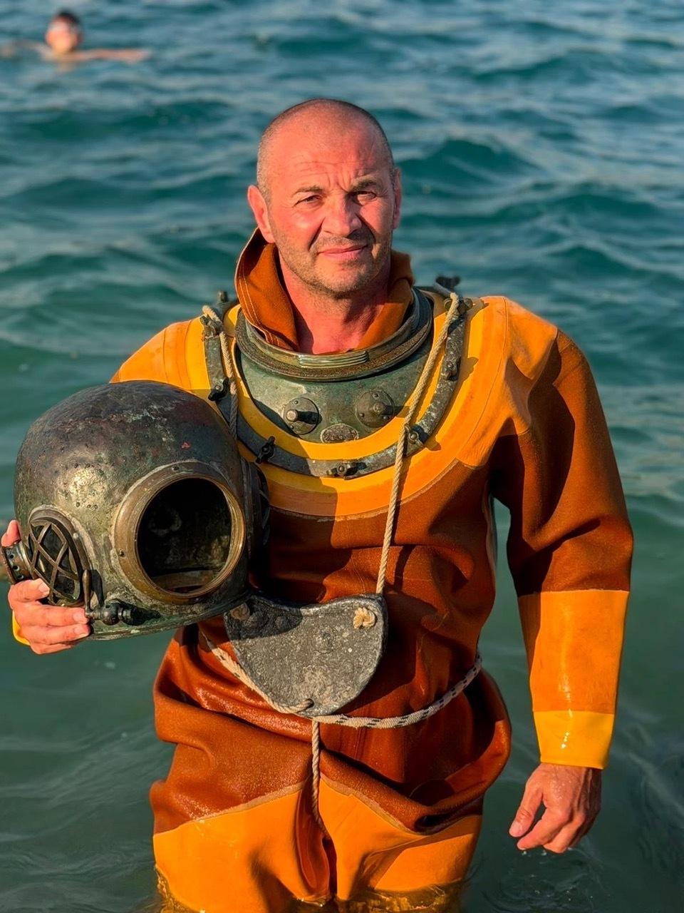 S bakrenom kacigom na dno mora: Kristijan Curavić na Krapnju roni u opremi teškoj 90 kilograma! Priča ima sjajnu poruku