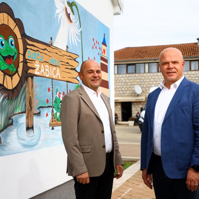 <p>Načelnik općine Otok Silvijo Norac Kljajo i Ivan Laco, predsjednik općinskog vijeća</p>
