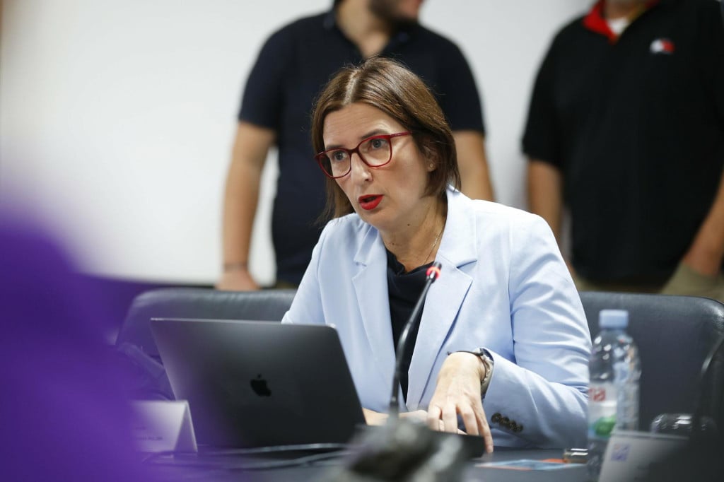 <p>&nbsp; Marijana Puljak:&nbsp; Hajduk je klub ponosne povijesti. Ne dopustimo da nam tu povijest i taj ponos otimaju oni koji slave najmračnije ideologije čovječanstva</p>
