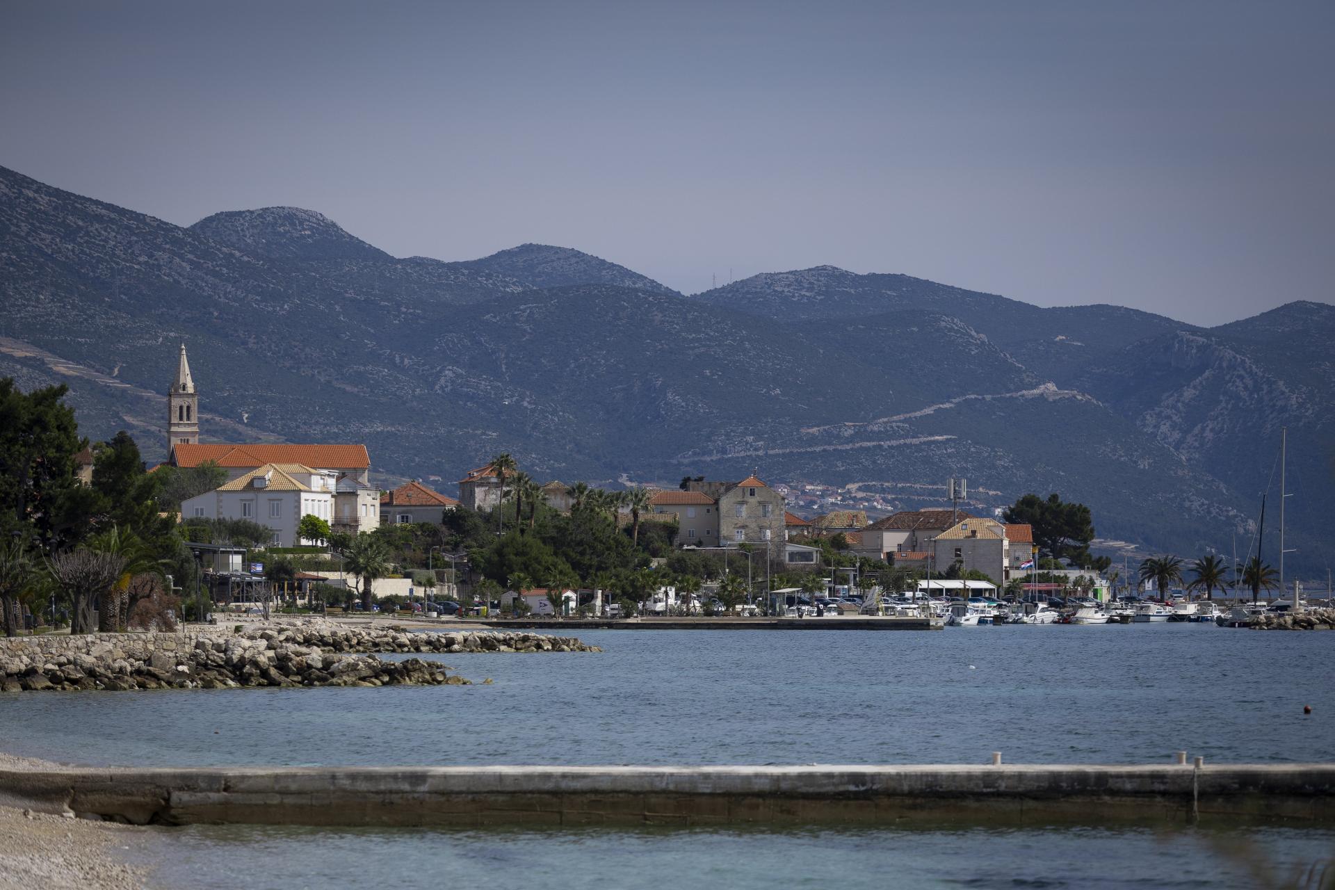 ‘Kriv za glupost‘: muškarac prerezao glavnu kanalizacijsku cijev 5 metara od plaže i zagadio more u Orebiću