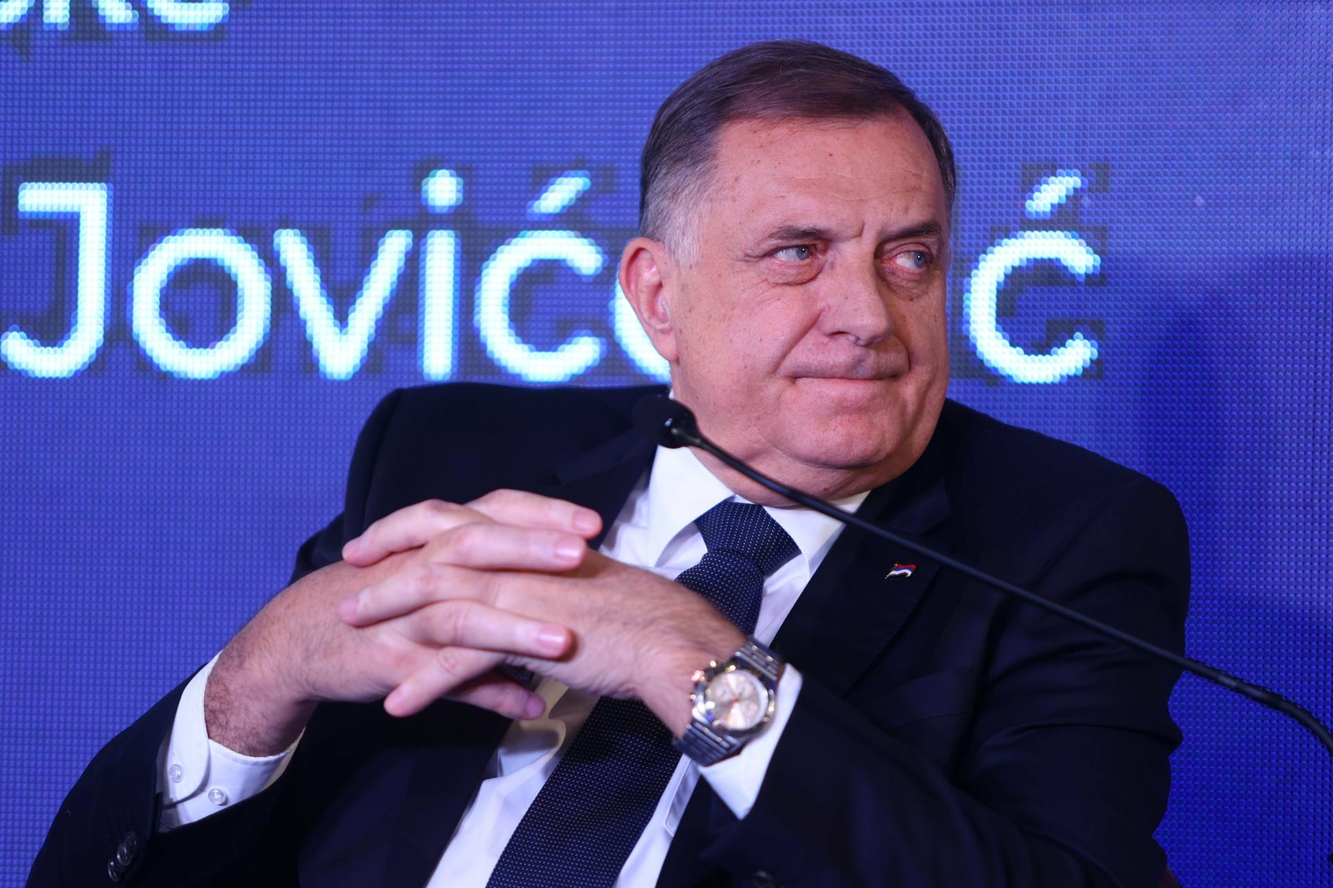 Nekad je govorio da Mladića treba poslati u Haag, a danas roni suze za njim... Kako se Dodik ‘po potrebi‘ mijenjao...