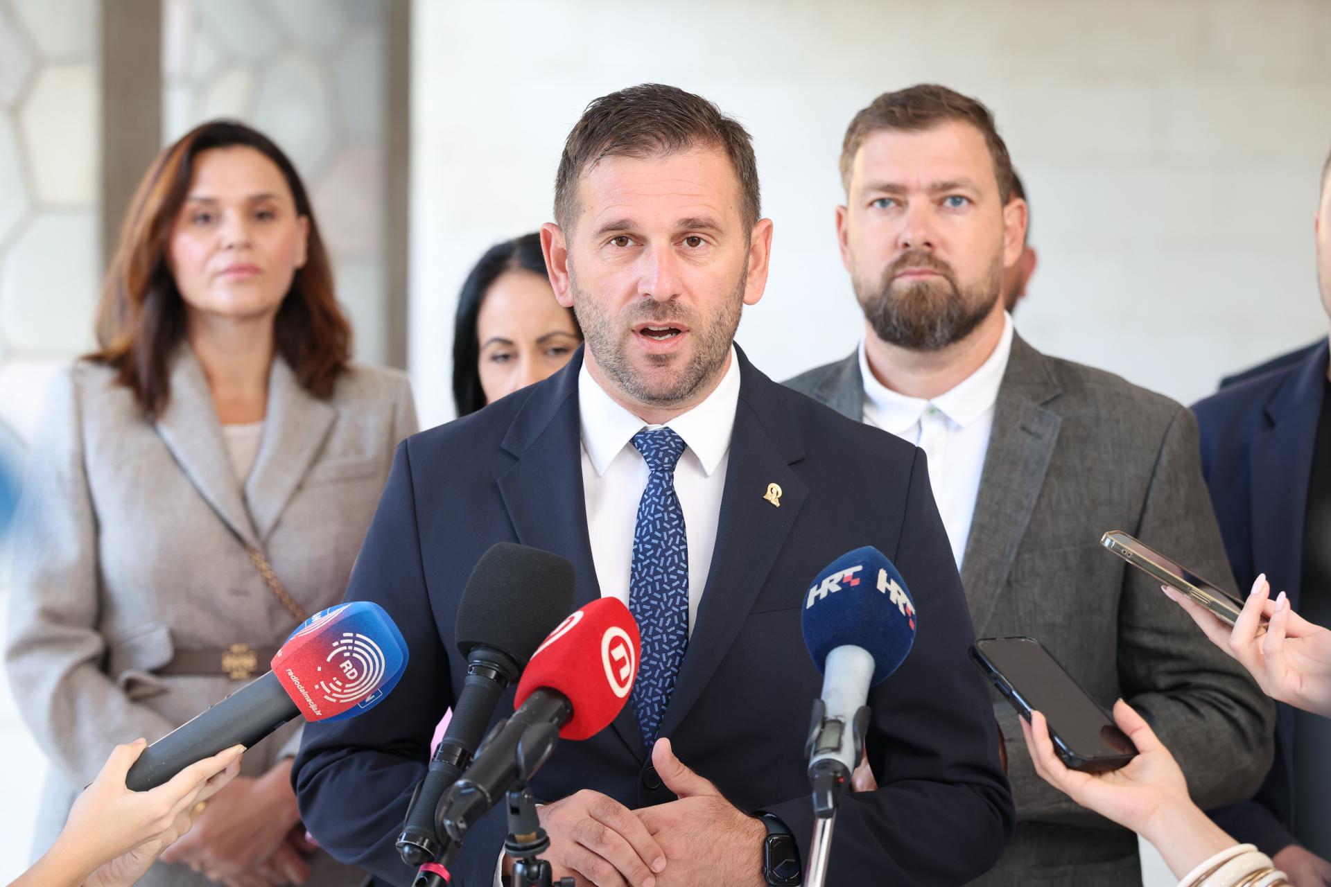 Šuta se konačno oglasio: ‘Osjećao sam sram!‘ Šalje ispriku, a Split se ‘crni‘ zbog Hitlera, Auschwitza...