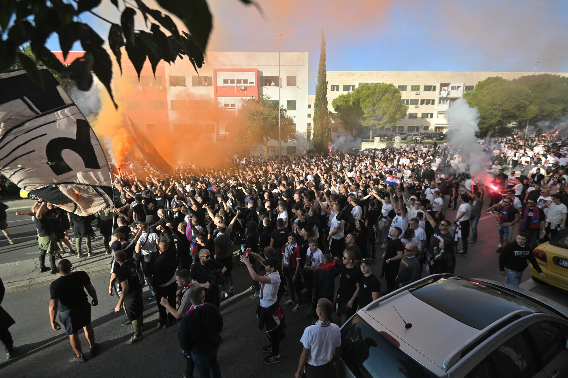 Splićani zgroženi nakon skandaloznih povika Torcide: ‘Dođe mi da prestanem navijati za Hajduk! Zabranit im ulaz...‘