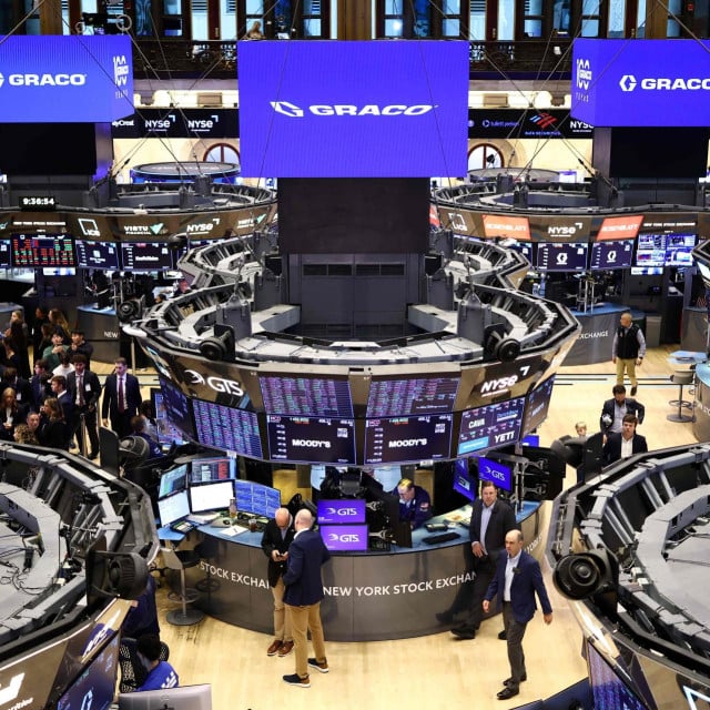 <p>Umjetna inteligencija pokreće gotovo sav rast Wall Streeta i privlači milijarde dolara, no sve je veći strah da golema ulaganja neće opravdati očekivanja.</p>