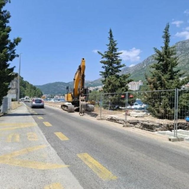 <p>Radovi na cesti od Moko&scaron;ice do Gruža</p>