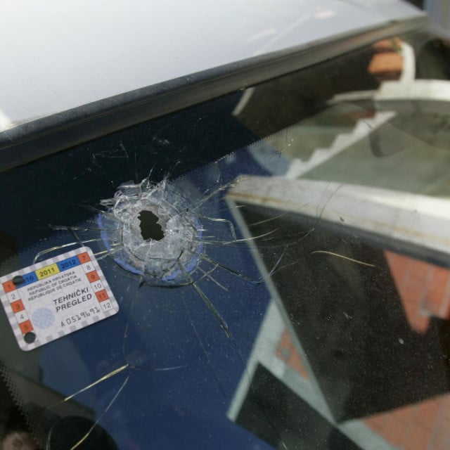 <p>Staklo sanitetskog vozila u kojem se nalazio medicinski tehničar na autocesti A3 probio je metak iz vatrenog oružja&nbsp;&nbsp;(ilustracija)&nbsp;</p>