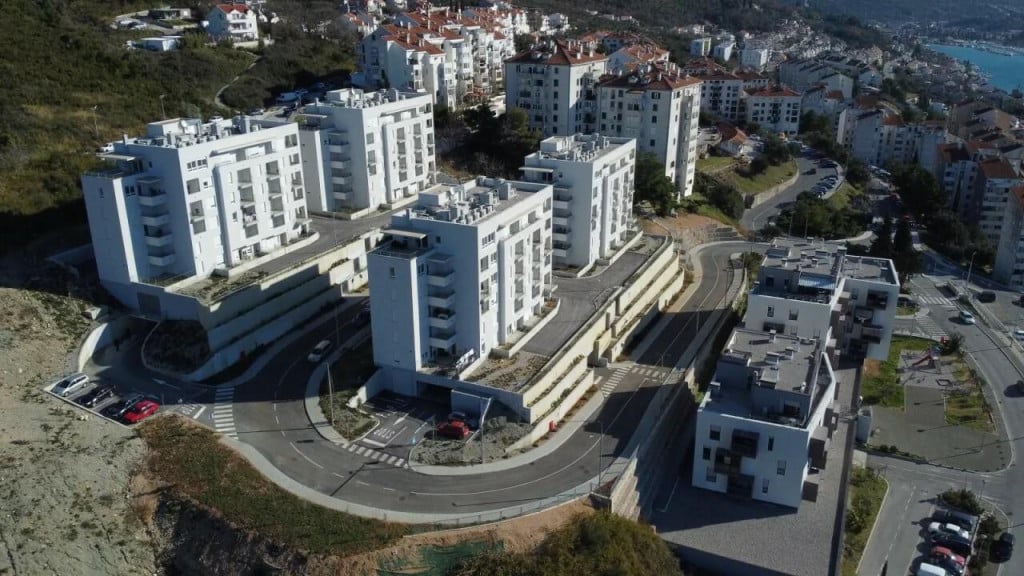 <p>U takup se daje&nbsp;osam garažnih mjesta u Novoj Moko&scaron;ici</p>