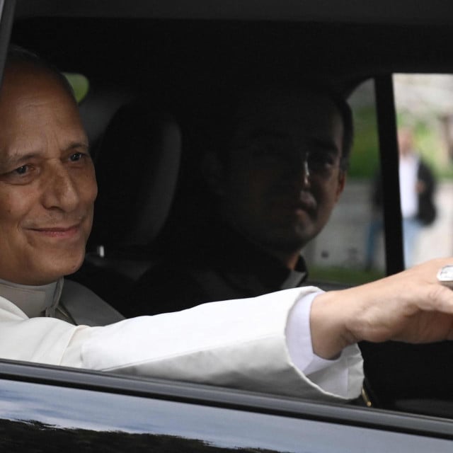 <p>Pope Leo XIV waves as he leaves the Gemelli University Hospital, four days after a surgery to remove a cancerous tumour from his right lung, in Rome on October 17, 2026. (Photo by Isabella BONOTTO/AFP)</p>