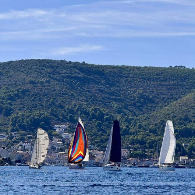 <p>Regata u vi&scaron;kom portu</p>