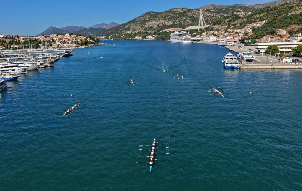 <p>Veslači sudionici dubrovačke utrke</p>