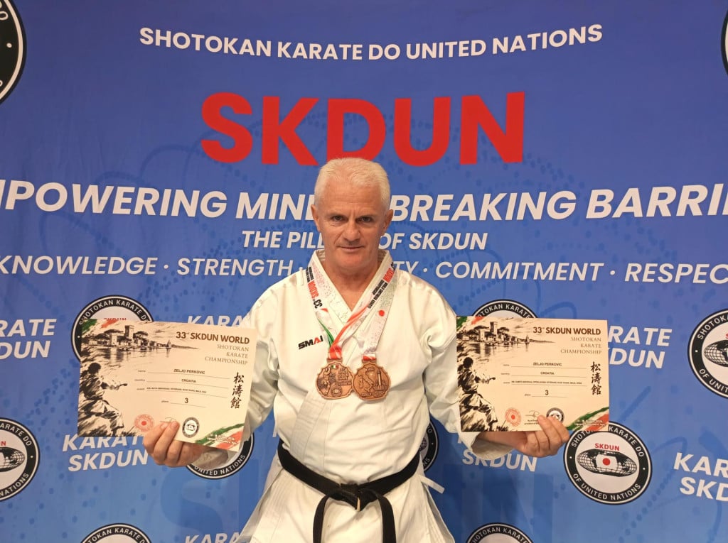 <p>Na 33 SKDUN svjetskom prvenstvu Željo Perković osvojio je dvije brončane medalje</p>