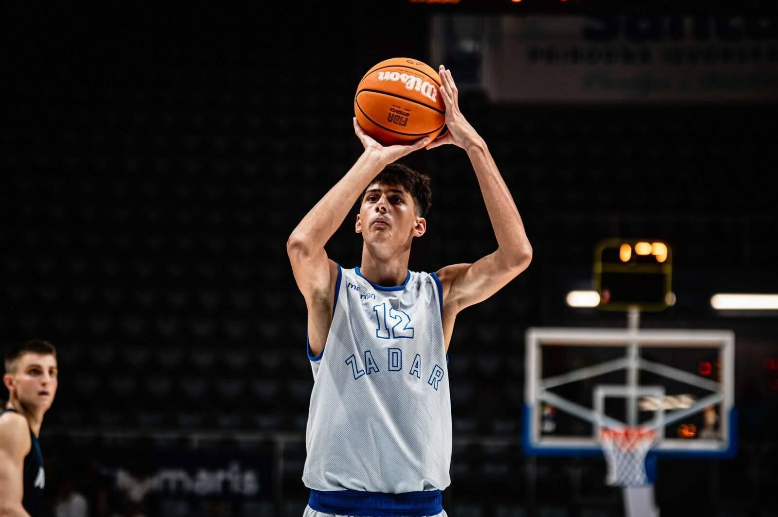 Luka Brajković potpisao prvi profesionalni ugovor s KK Zadar: „Spreman sam raditi i boriti se za svoj cilj”