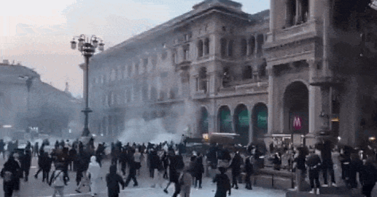 VIDEO Ojađeni roditelji ispred policije čekaju djecu koja su demolirala Milano: ‘Razbio bih ti glavu!‘; ‘Razočaran sam‘