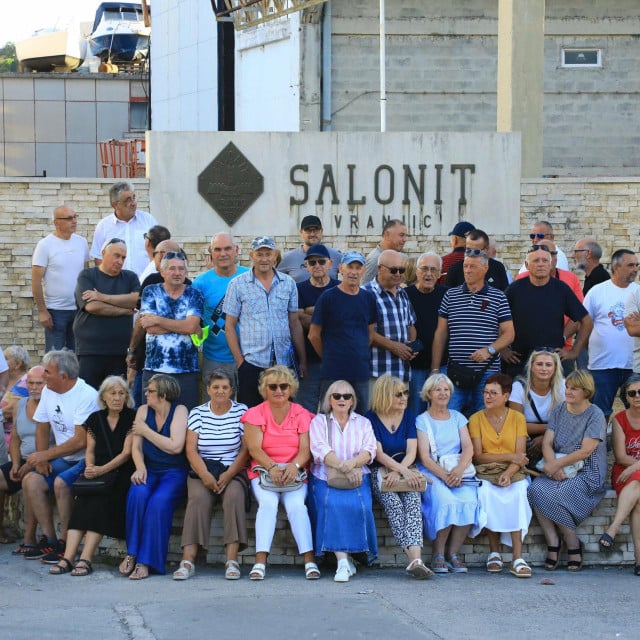 <p>Zastupnici će u četvrtak raspraviti dopune zakona o obe&scaron;tećenju radnika trgovačkih&nbsp;dru&scaron;tava Plobest d.d. i Salonit d.d.&nbsp;&nbsp;</p>