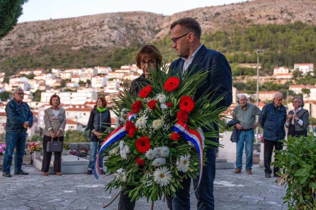 <p>Položeni vijenci za stradale dubrovačke antifa&scaron;iste</p>