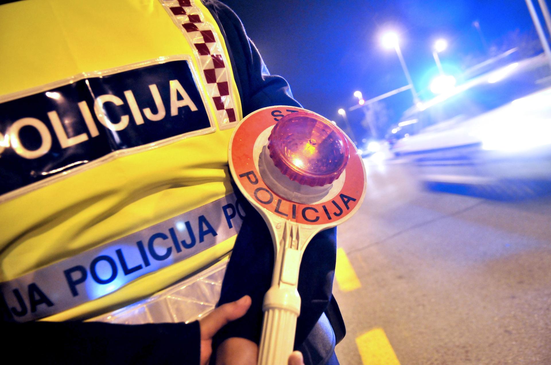 Pijan s 2 promila divljao u Kaštelima, vrijeđao policajce pa završio iza rešetaka: evo koliko je dana zatvora dobio