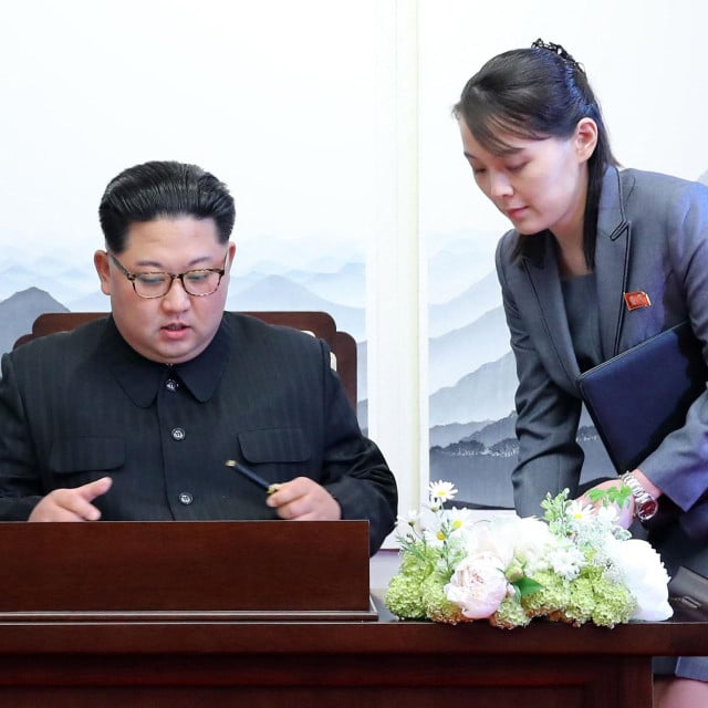 <p>Kim Jong Un i negova sestra&nbsp;Kim Yo Jong&nbsp;</p>