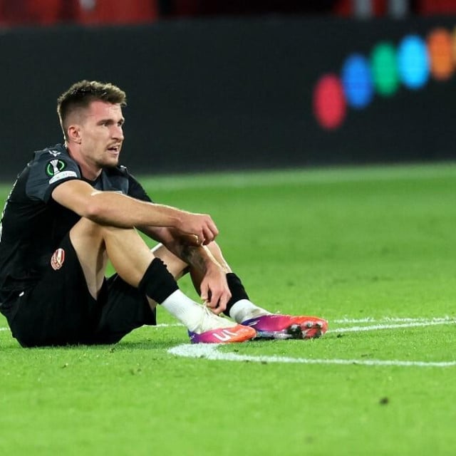 <p>Igrač Thuna Mattias Kait nakon poraza od Twentea</p>