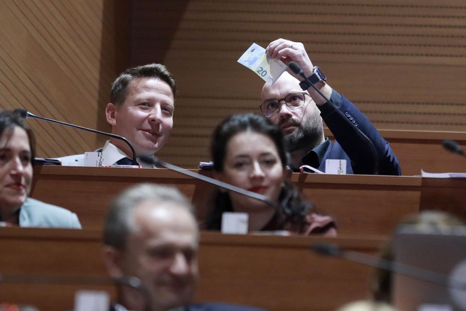 Plenković ima nove žetone? Dva oporbena zastupnika odbila glasati za opoziv premijera. Jedan tvrdi: ‘On je uteg...‘