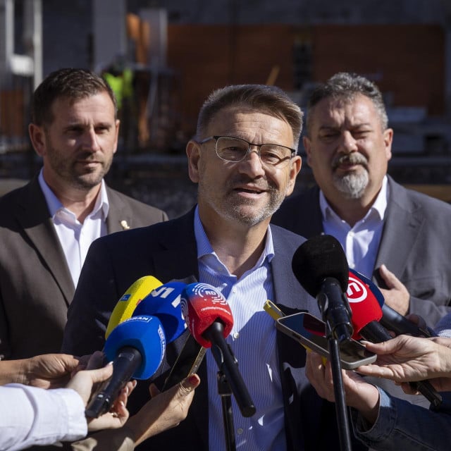 <p>Dalibor Ninčević<br>
&nbsp;</p>