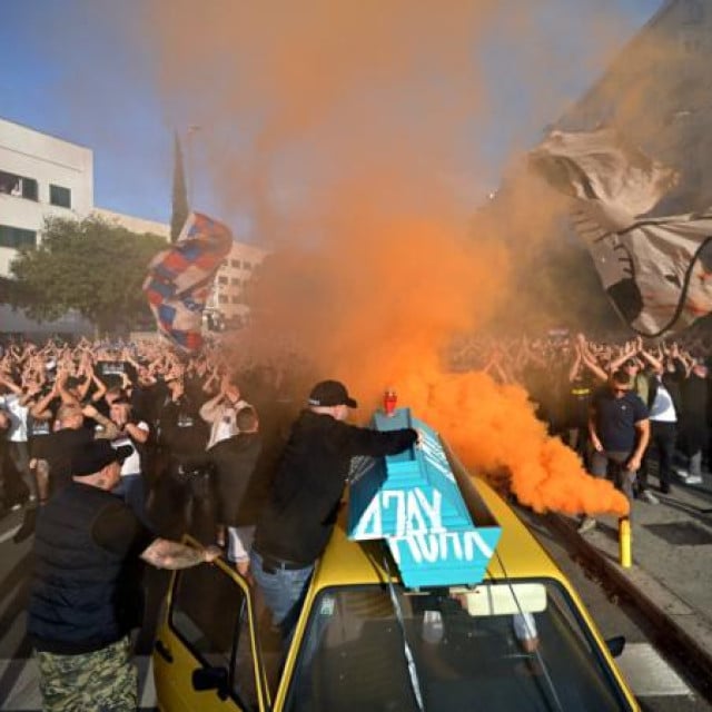 <p>Po dobrom hrvatskom običaju, tražio se krivac, krnje koji ćemo spaliti za ovaj grijeh. Najprije je kriva bila Torcida, a kako je vrijeme odmicalo, krug se &scaron;irio. Komentari su frcali kao bengalke...</p>

<p>&nbsp;</p>