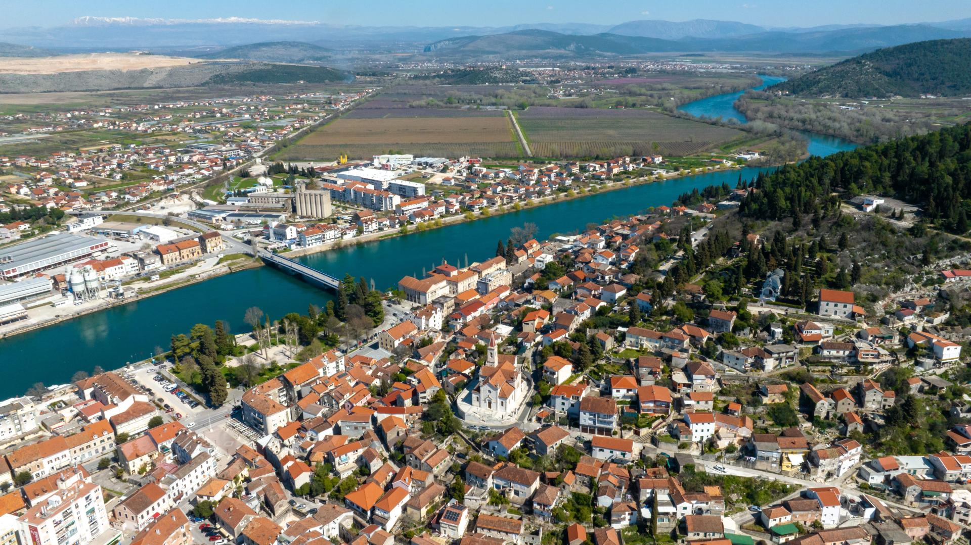 Plastični otpad iz Neretve: znanstvenici pozivaju građane, volontere i lokalne udruge