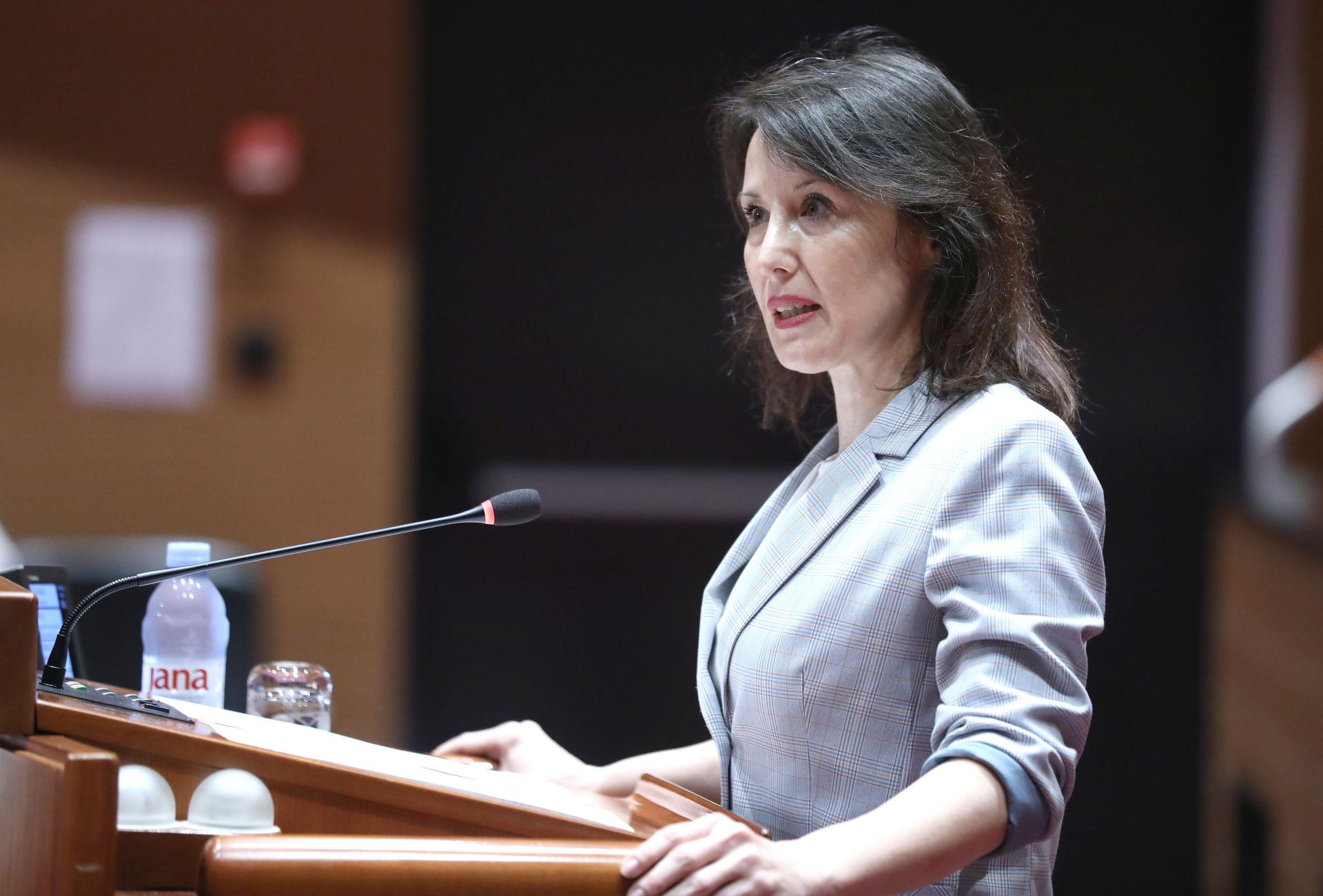 Okršaj u Saboru zbog ustaštva; Dalija Orešković: Crkva ne bi trebala biti gdje se uzvikuje ZDS!; DP: Lako osuđujete!