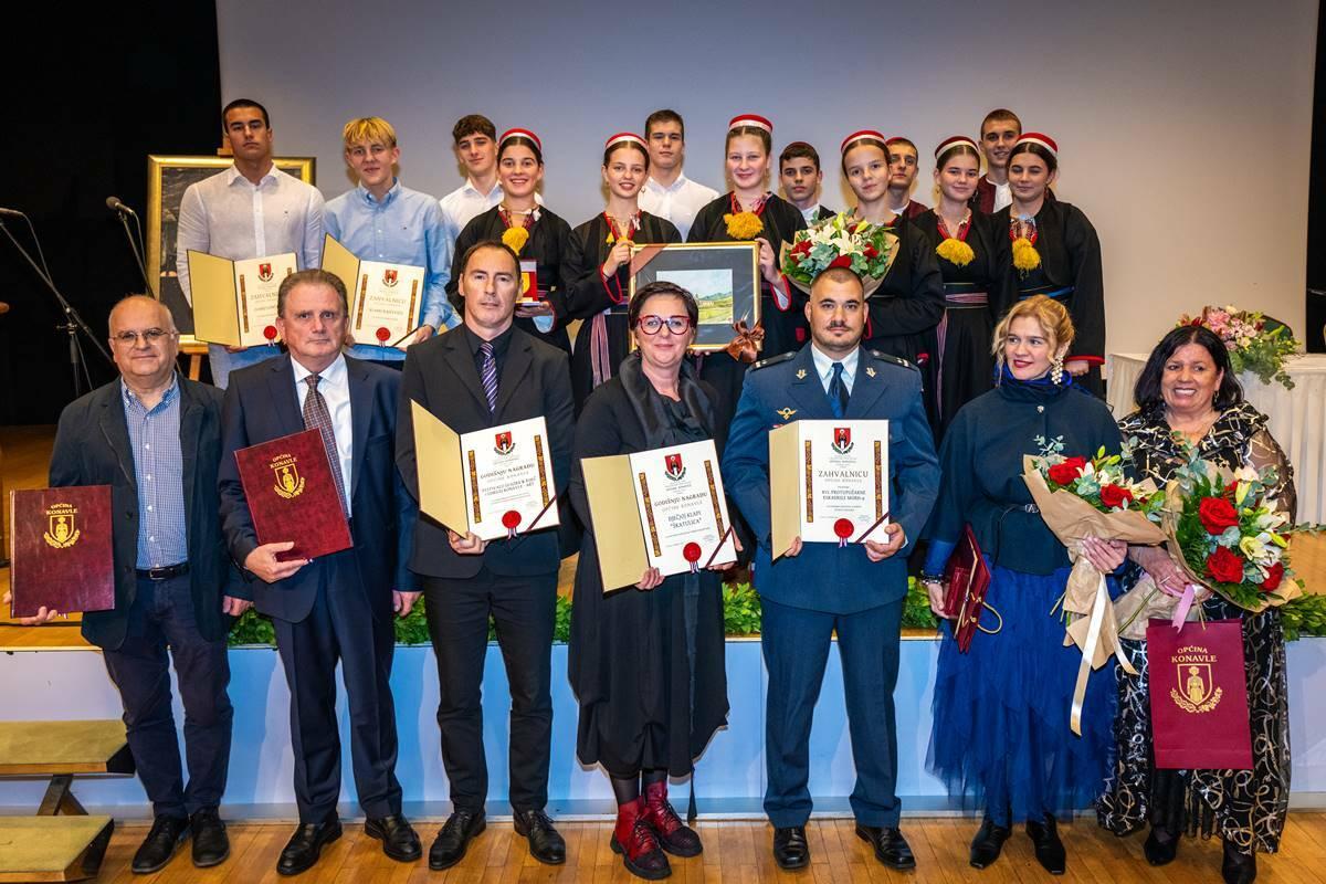 Svečana sjednica u Cavtatu, načelnik Božo Lasić poručio: Konavle nisu samo mjesto u kojem živimo. One su ono što zajedno stvaramo